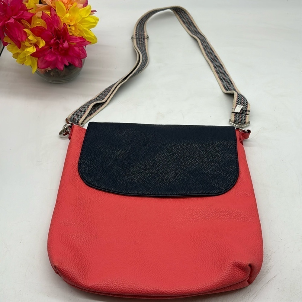 Thirty-One Navy Blue Watermelon Color Crossbody Bag magnetic Closure Cute Strap